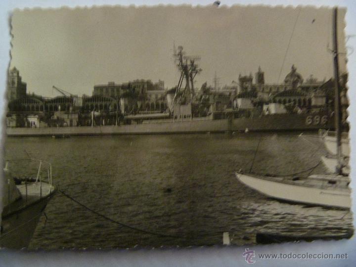 Militaria: FOTO DE UN BARCO DE GUERRA EN PUERTO .