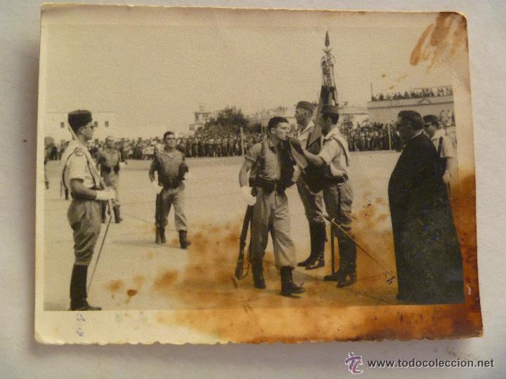 Militaria: FOTO DE JURA DE BANDERA DE MILITARES REGIMIENTO DE REGULARES, NORTE DE AFRICA