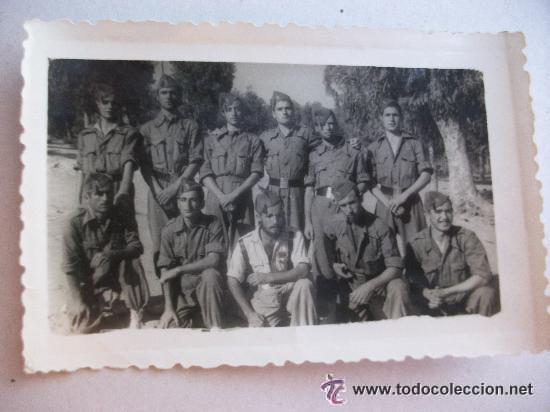 Militaria: FOTO DE LEGIONARIOS . VILLACISNEROS , 1952 ,. 6 x 9 cm