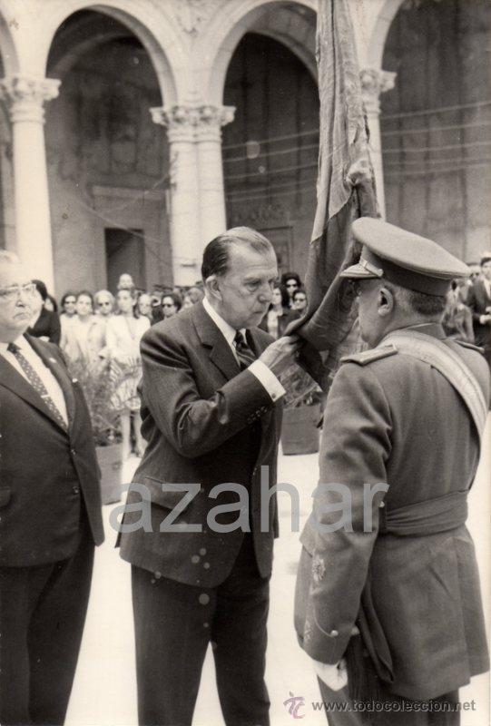Militaria: TOLEDO,1967,MAGNIFICA FOTOGRAFIA DE UNA JURA DE BANDERA,120X180MM