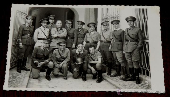 Militaria: FOTOGRAFIA DE SUBOFICIALES TROPAS DE INTENDENCIA DEL GRUPO DE BALEARES, JUNIO DE 1940, TAMA&Ntilde;O POSTAL