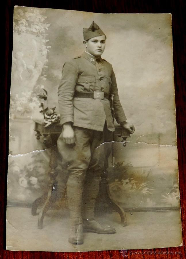 Militaria: FOTOGRAFIA DE SOLDADO DEL REGIMIENTO NUMERO 5 , FOTO MADRILE&Ntilde;A, TIENE UN A RAJITA DE 1 CMS., TAMA&Ntilde;O
