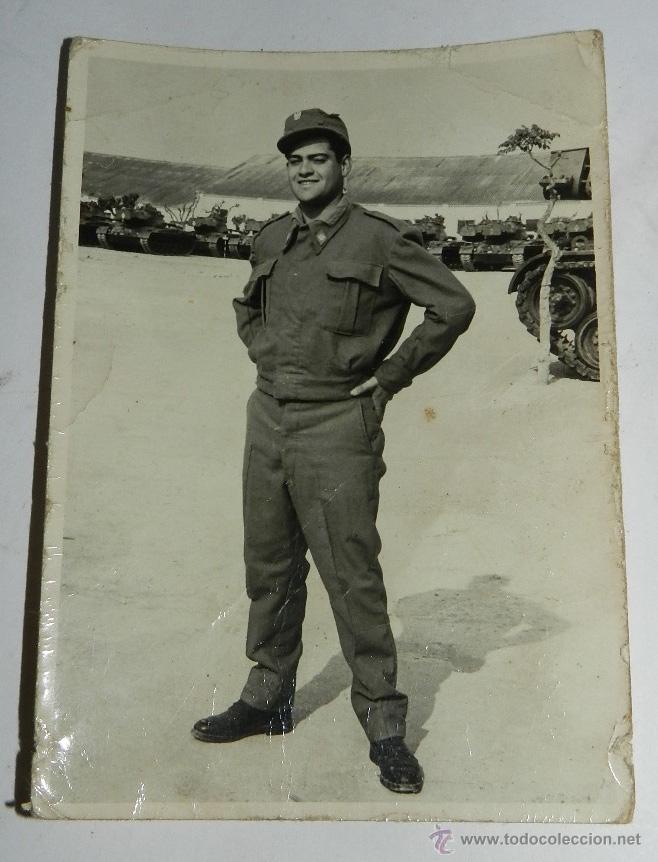 Military Antiques: FOTOGRAFIA DE MILITAR JUNTO CON TANQUES O CARROS BLINDADOS, REVERSO CON FIRMA Y DEDICATORIA MANUSCRI