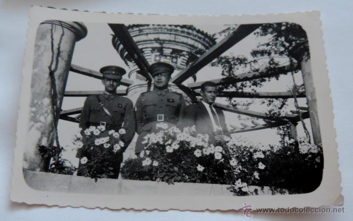 Military Antiques: FOTOGRAFIA DE OFICIALES ESPA&Ntilde;OLES EN PLASENCIA, A&Ntilde;O 1943, MIDE 8,5 X 6 CMS.