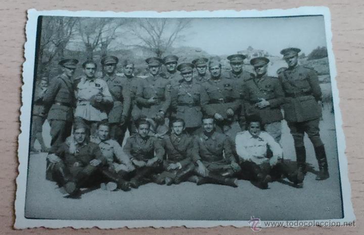 Military Antiques: FOTOGRAFIA DE OFICIALES ESPA&Ntilde;OLES EN 1943 EN PLASENCIA, MIDE 8,5 X 7 CMS.