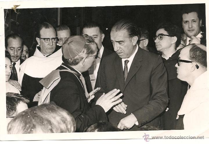 Militaria: TOM&Aacute;S GARITANO GO&Ntilde;I, GOBERNADOR DE BARCELONA CONVERSANDO CON EL CLERO EN LOS A&Ntilde;OS 60.