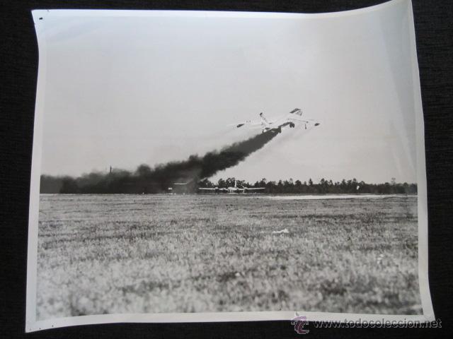 Military Antiques: ANTIGUA FOTOGRAF&Iacute;A AVIACI&Oacute;N. 25X20CM. DESPEGANDO CON AYUDA DE UN COHETE, UN B-47 MANDO ESTRAT&Eacute;GICO