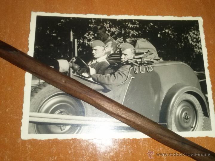 Militaria: foto original de 2 oficiales de la lutwaffe en su cotxe - Foto 1 - 44563665