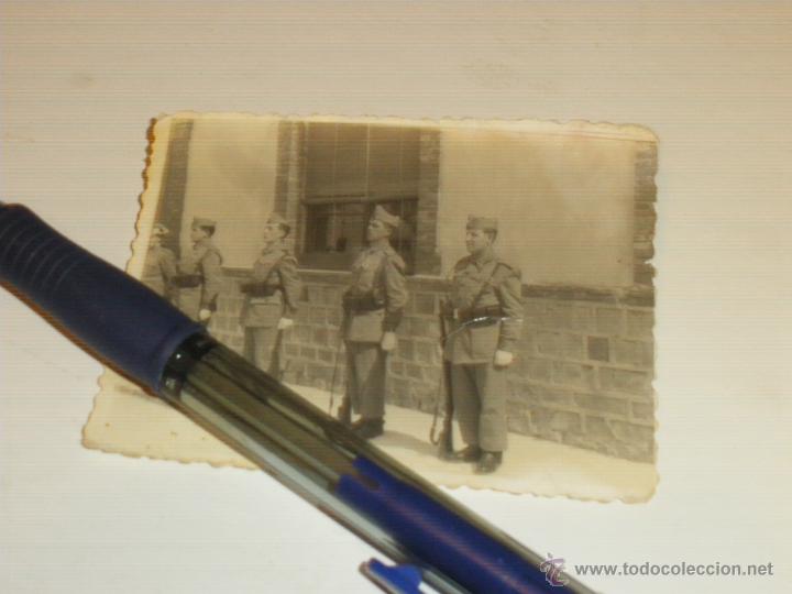 Militaria: GUARDIA CIVIL, FORMANDO EN LA ACADEMIA DE UBEDA. FOTO DEDICADA. FOTO ZAMBOMBO.
