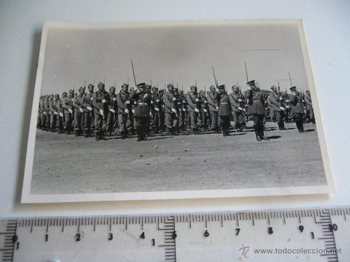 Militaria: Fotograf&iacute;a antigua de militares espa&ntilde;oles en formaci&oacute;n