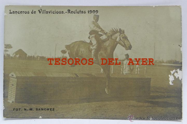 Militaria: Foto postal del Regimiento Lanceros de Villaviciosa, Reclutas de 1909, Fot. N. M. Sanchez, caballeri