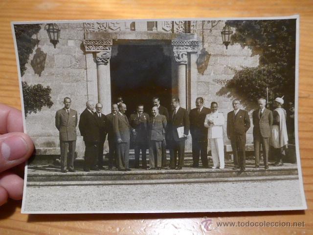 Militaria: Antigua fotografia de militares y guardia mora de Franco