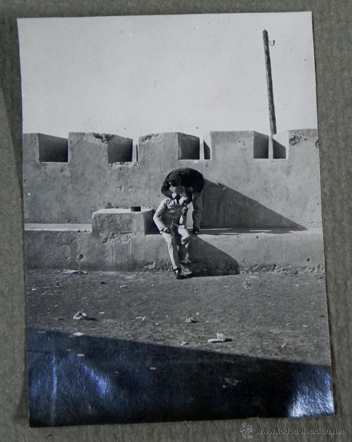 Military Antiques: FOTOGRAFIA DE LA GUERRA DEL RIF, SOLDADOS EN LA POSICION DE HARCHA, FOTOGRAFIA ZEGRI, MIDE 10,5 X 8