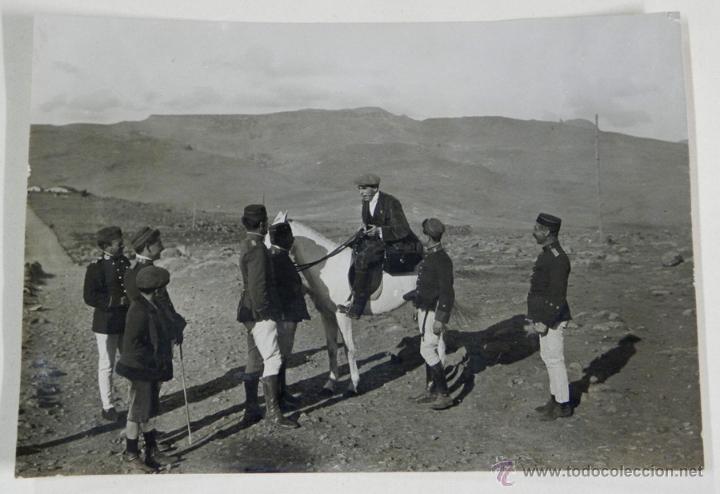 Military Antiques: FOTOGRAFIA DE LA GUERRA DEL RIF, OFICIALES DIALOGANDO CON VIAJERO ANTES DE SU PARTIDA, FOTOGRAFIA ZE