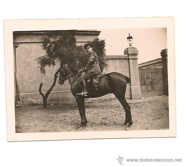 Militaria: OFICIAL DEL EJ&Eacute;RCITO ESPA&Ntilde;OL A CABALLO EN LOS A&Ntilde;OS 40