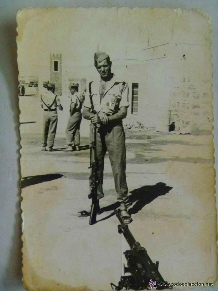 Militaria: LA LEGION : LEGIONARIO CON AMETRALLADORA ALFA ..... 7 x 10 cm