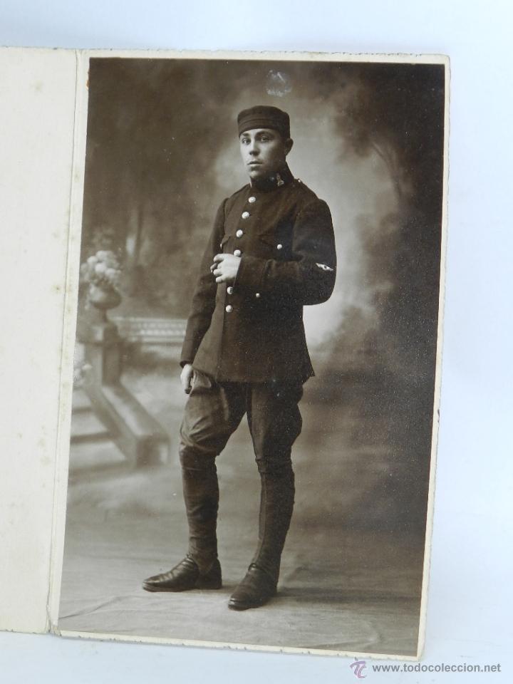 Militaria: FOTOGRAFIA DE MILITAR CON DISTINTIVO DE INGENIERO Y ROKISKI DE AVIACION, EPOCA ALFONSO XIII O REPUBL