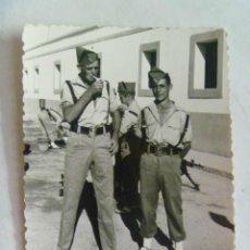 Militaria: LA LEGION : LEGIONARIOS . EL AAIUN , SAHARA ESPAÑOL, 1963 . SOMBRA DEL FOTOGRAFO