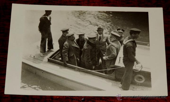Military Antiques: FOTO POSTAL DE LA VISITA DE OFICIALES A LAS TROPAS, CAMPA&Ntilde;A DE MELILLA, NO CIRCULADA.