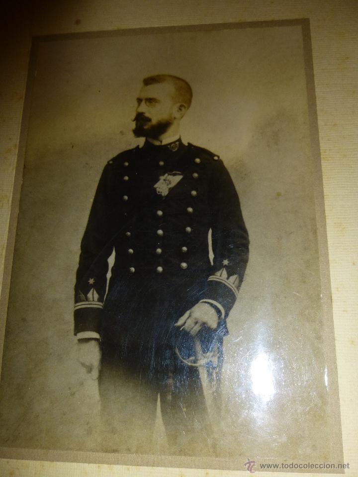 Military Antiques: FOTOGRAFIA ORIGINAL DE OFICIAL HUSAR ESPA&Ntilde;OL, EN CUELLO LLEVA EMBLEMA DE DOBLE CORNETA CON NUMERO 19