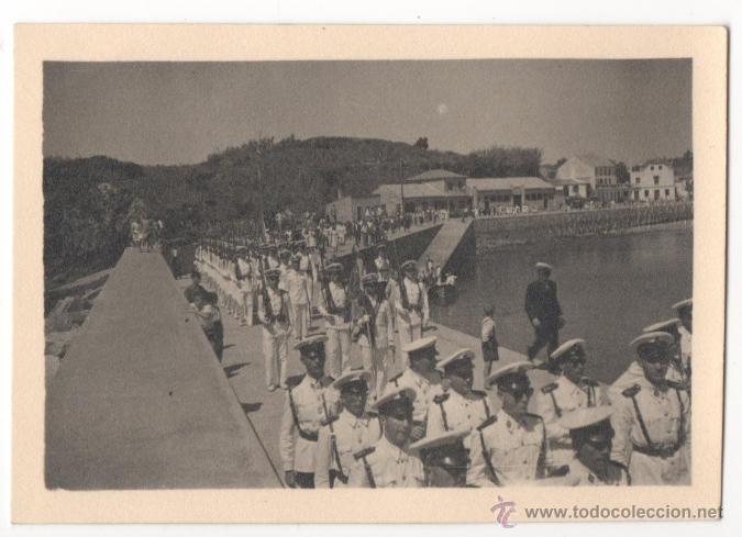 Militaria: FOTOGRAFIA ANTIGUA, DESFILE MILITAR EN GALICIA, PUEDE QUE VIGO