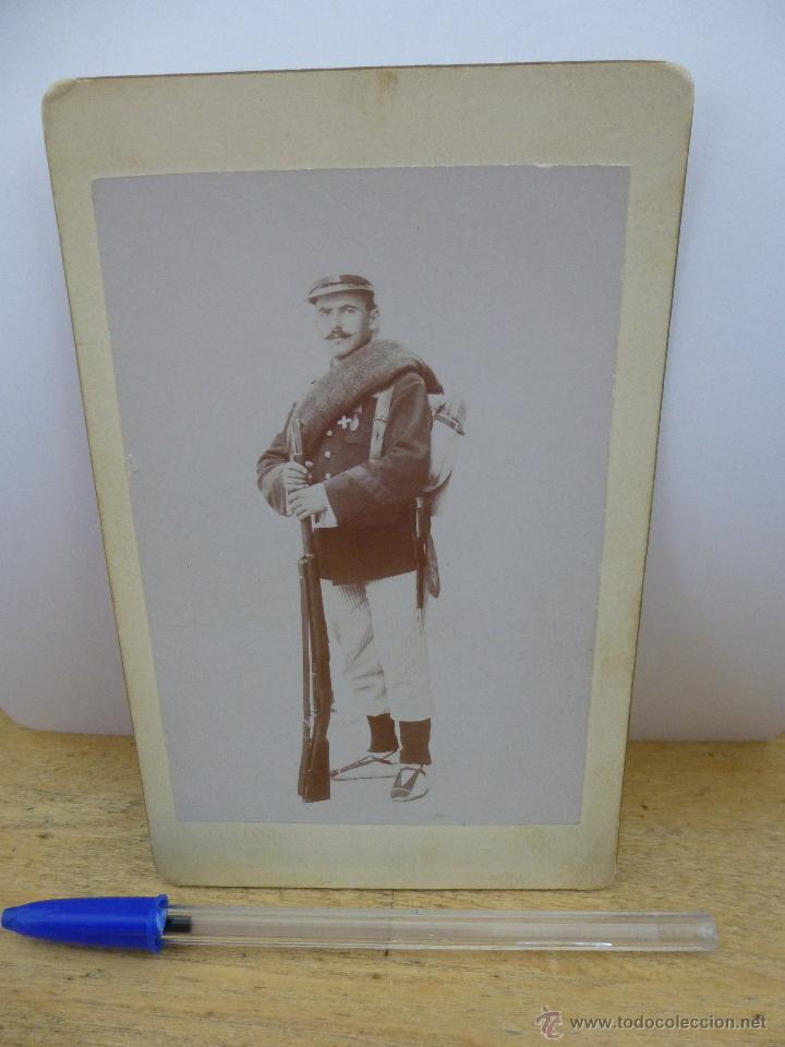 Militaria: FANTASTICA FOTOGRAFIA ANTIGUA DE UN SOLDADO ESPA&Ntilde;OL DE ALGUN BATALLON O REGIMIENTO DE CAZADORES?