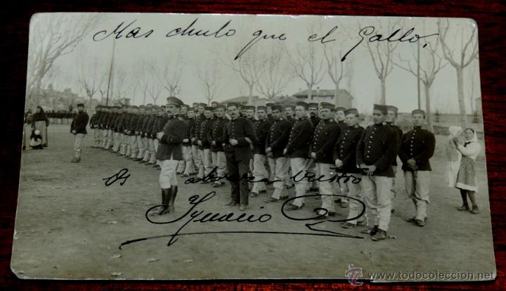 Militaria: FOTOGRAFIA DE REGIMIENTO DE CAZADORES INFANTERIA, CON GORRO PANADERO, TAMA&Ntilde;O POSTAL, TIENE UNA RAJA