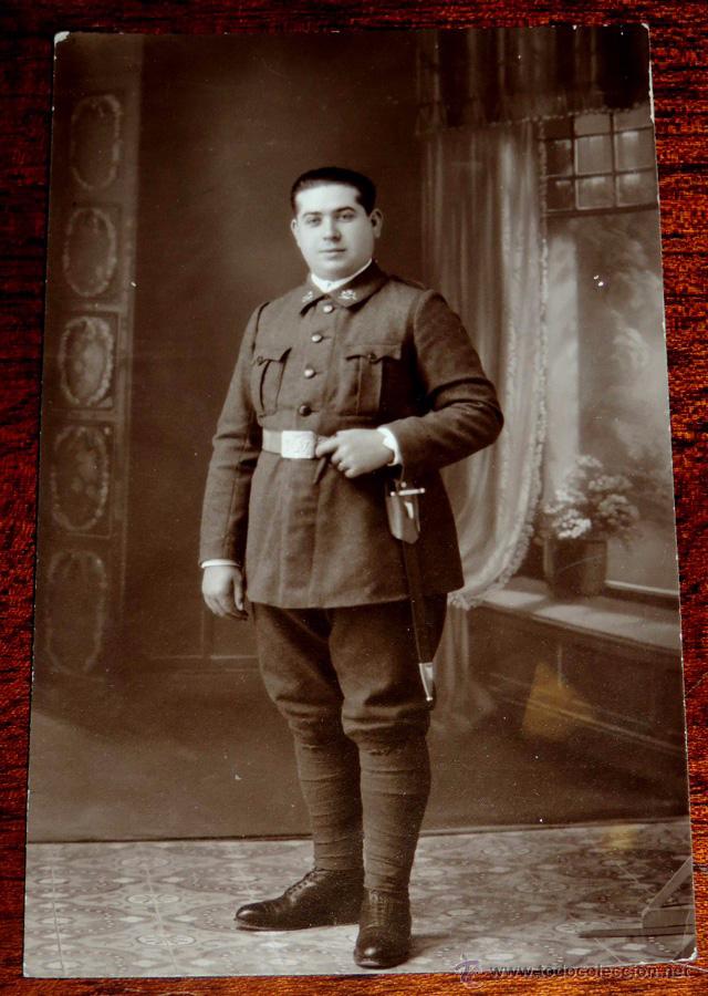Military Antiques: FOTOGRAFIA DE MILITAR, EPOCA DE LA REPUBLICA, EN EL CINTO LLEVA PUESTO EL EMBLEMA DE INFANTERIA, TAM