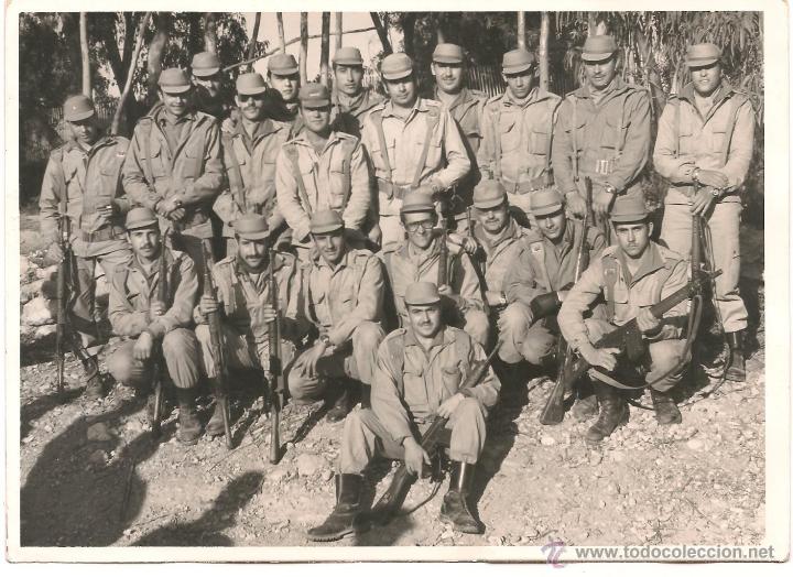 Military Antiques: SOLDADO ESPA&Ntilde;OLES CON CETME EN LOS A&Ntilde;OS 60. FIRMAS DE RECUERDO EN LA PARTE POSTERIOR. FOTO GRANDE