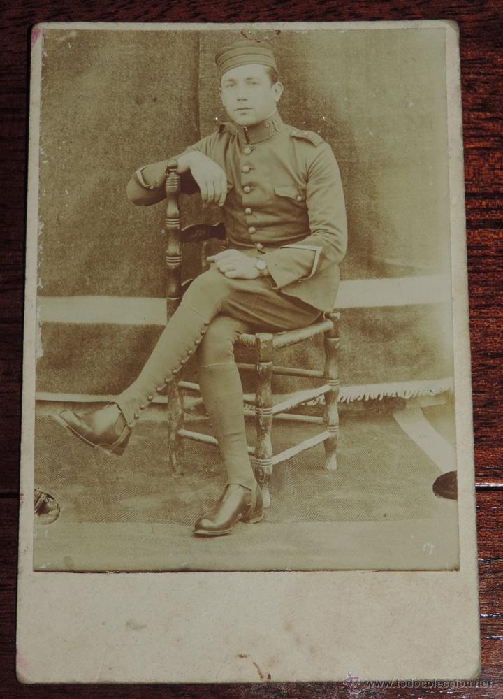 Military Antiques: FOTOGRAFIA ALBUMINA DE SOLDADO DEL REGIMIENTO DE INFANTERIA N. 28, MIDE 14 X 9,2 CMS.