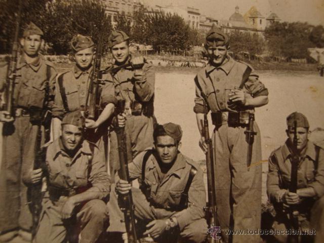 Militaria: FOTOGRAFIA MILITAR ESPA&Ntilde;A ESPA&Ntilde;OL GRUPO CON ARMAS