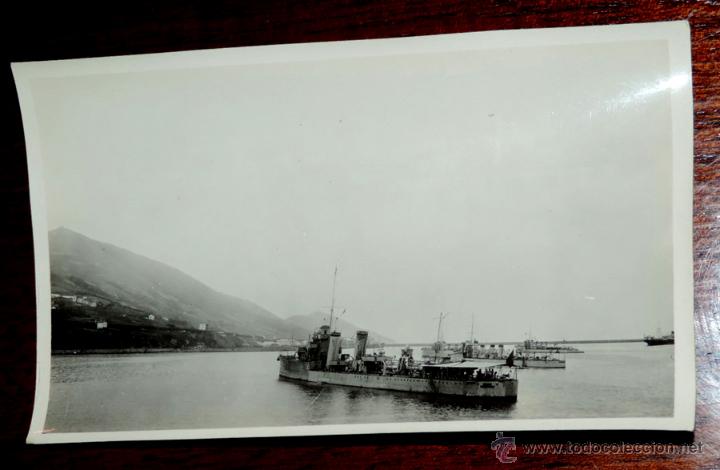 Military Antiques: FOTOGRAFIA DE ESCUADRILLA DE DESTRUCTORES, PUERTO DE BILBAO, NO TIENE EDITORIAL, JULIO DE 1929, TAMA