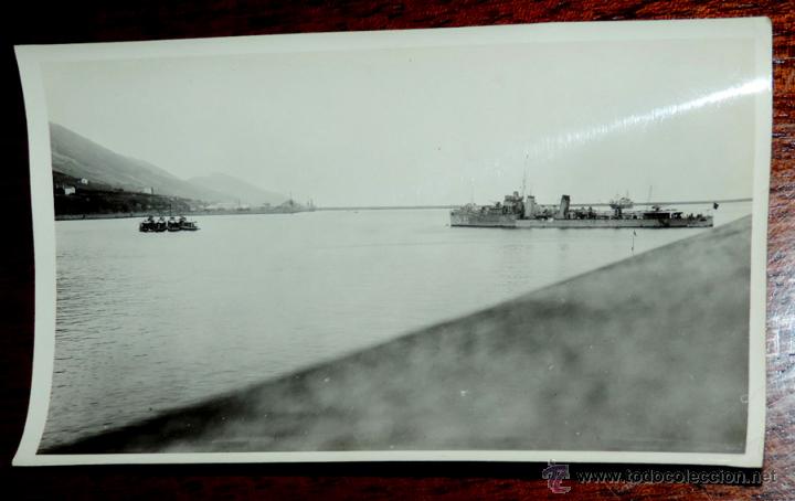 Military Antiques: FOTOGRAFIA DE ESCUADRILLA DE DESTRUCTORES, PUERTO DE BILBAO, NO TIENE EDITORIAL, JULIO DE 1929, TAMA
