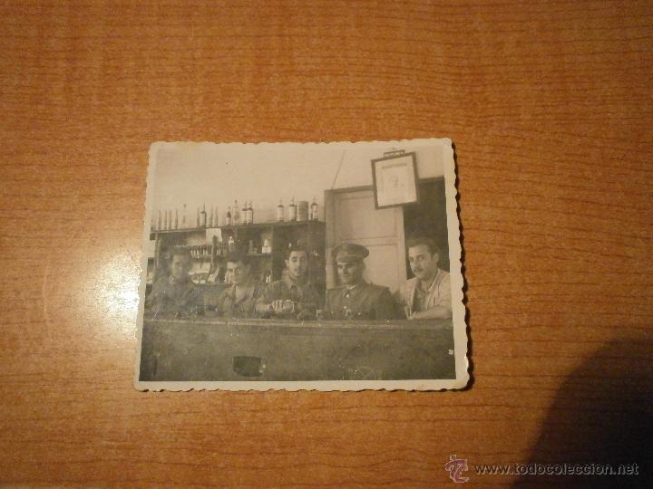 Militaria: ANTIGUA FOTO MILITARES EN LA CANTINA