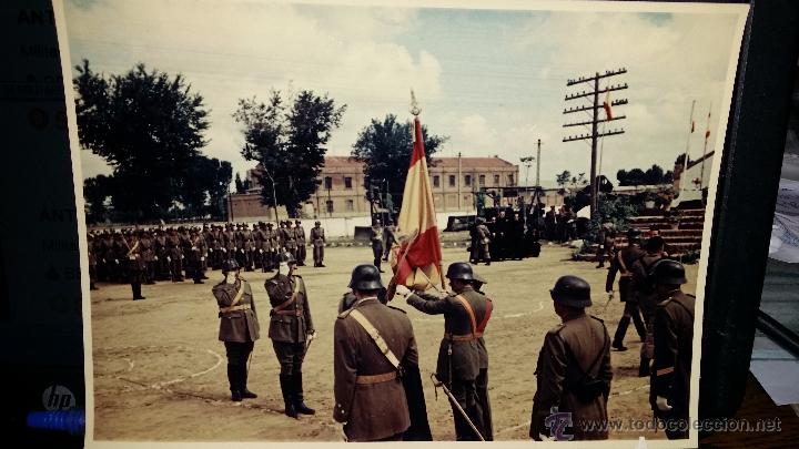 Militaria: FOTOGRAFIA DE JURA DE BANDERA,DE LAS PRIMERAS FOTOS EN COLOR