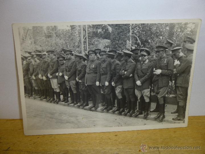 Militaria: fotografia original en tarjeta postal de oficiales del ejercito espa&ntilde;ol en acto o evento militar