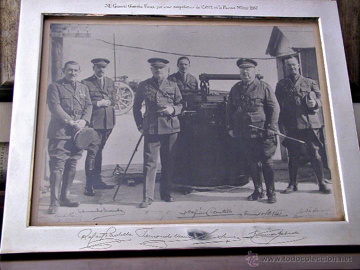 Militaria: GRAN MARCO DE PLATA. FOTO CON MANDOS ARTILLER&Iacute;A 1925. DEDICADO Y FIRMADO PASCUA MILITAR 1957 CADIZ.