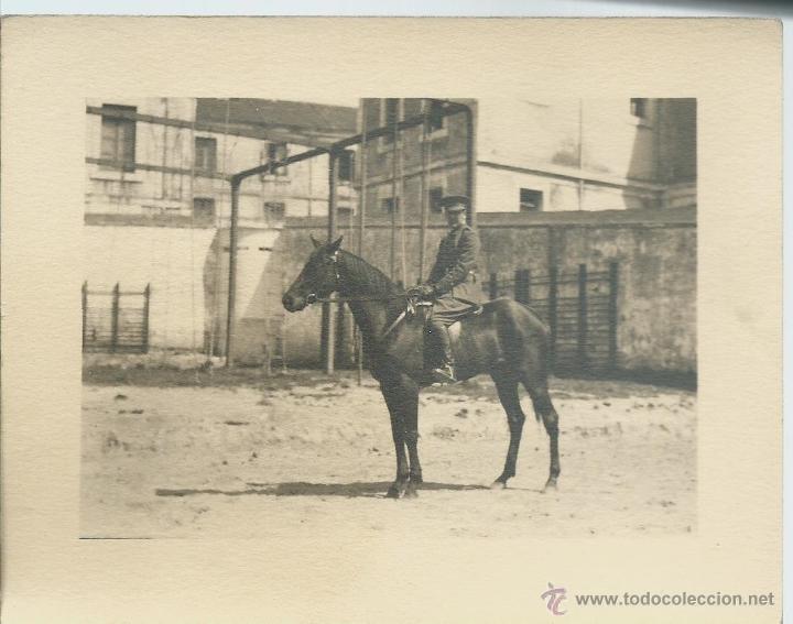 Militaria: FOTO DE UN MILITAR MONTANDO A CABALLO