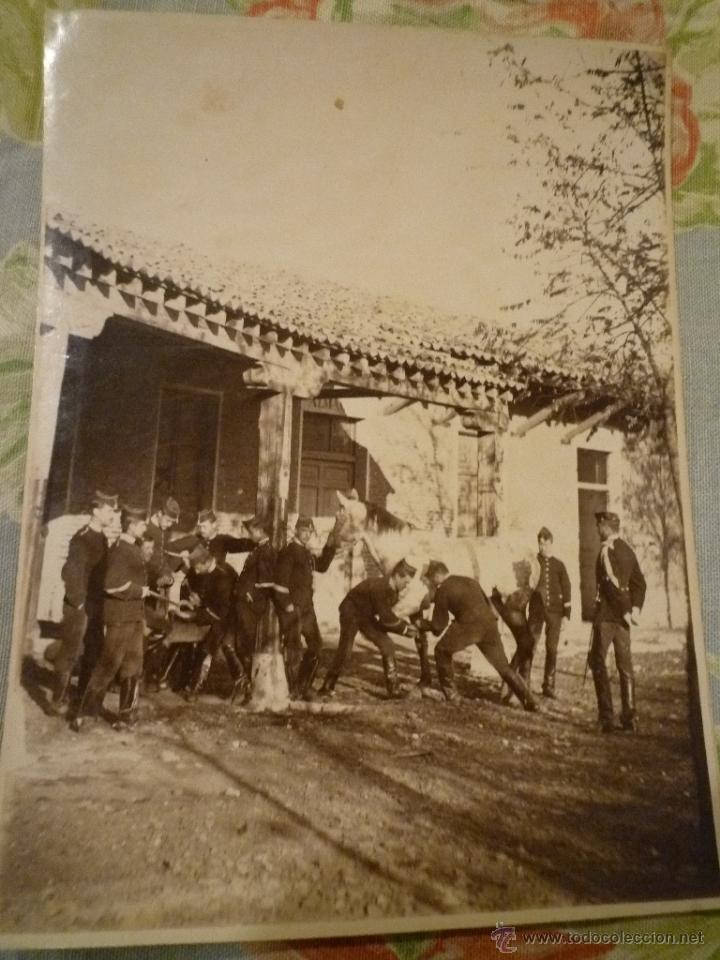 Militaria: FOTOGRAF&Iacute;A ESCENA CUARTEL CABALLER&Iacute;A. FINALES XIX.
