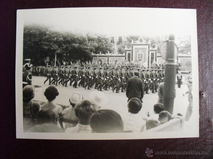 Militaria: DESFILE DE LA VICTORIA 1968 PASO ANTE LA TRIBUNA DE COMPA&Ntilde;IA DE LA A.G.M.