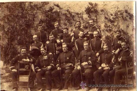 Militaria: Fotograf&iacute;a 13 x 19 cm. Militares con condecoraciones. No figura fotografo.