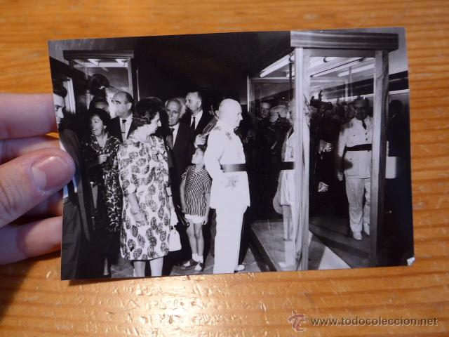 Militaria: Fotografia de Carmen Polo y militares alto mando y jerarca falange