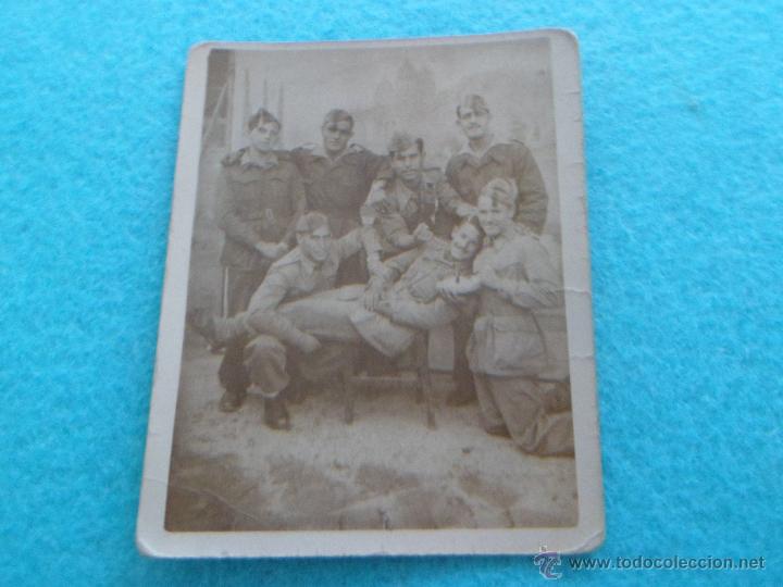 Militaria: ANTIGUA GRACIOSA FOTO DE SOLDADOS - PRINCIPIOS A&Ntilde;OS 40 - TAMA&Ntilde;O: 9*7 CM - MILITAR - MILITARES