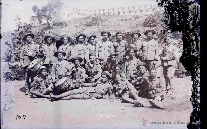 Military Antiques: FOTOGRAFIA DE CRISTAL NEGATIVO DE MILITARES EN MARRUECOS 1914 APROXIMADAMENTE, MIDE 14,8 X 10 CMS. A