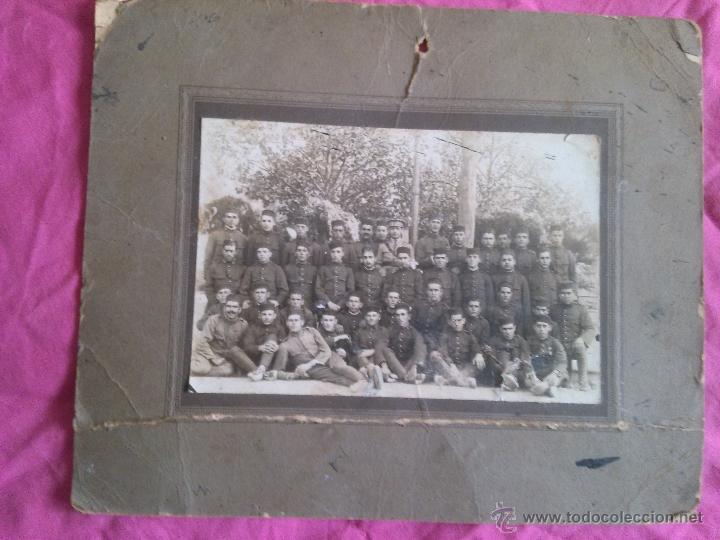 Militaria: Militares. Soporte de cart&oacute;n