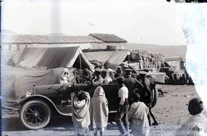 Military Antiques: FOTOGRAFIA DE CRISTAL NEGATIVO DE MILITARES EN MARRUECOS 1910 APROXIMADAMENTE, MIDE 14,8 X 10 CMS. A