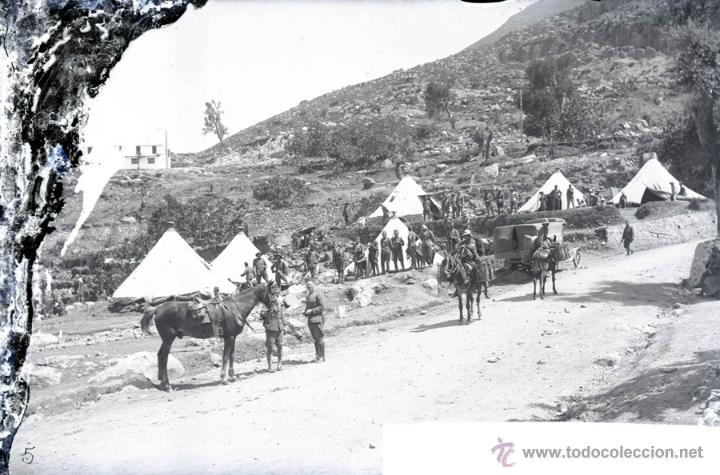 Militaria: FOTOGRAFIA DE CRISTAL NEGATIVO DE MILITARES EN MARRUECOS 1910 APROXIMADAMENTE, MIDE 14,8 X 10 CMS. A