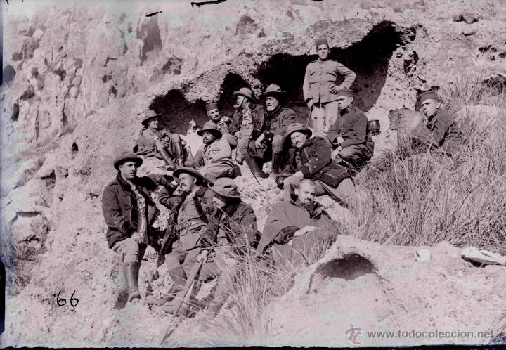 Military Antiques: FOTOGRAFIA DE CRISTAL NEGATIVO DE MILITARES EN MARRUECOS 1910 APROXIMADAMENTE, MIDE 14,8 X 10 CMS. A