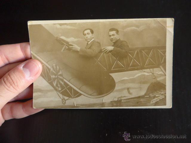 Militaria: Antigua fotografia de aviacion, curiosa, porque no estan en avion real.