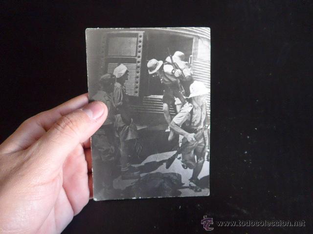 Militaria: Antigua fotografia con militares con salacot